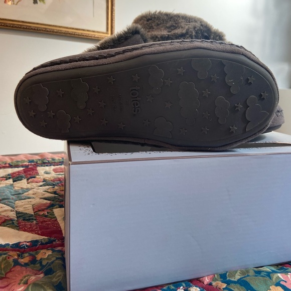 Grey fuzzy bootie slippers NIB - Picture 7 of 12